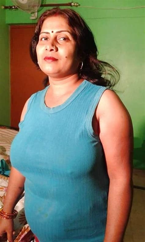 Chubby pinay auntie got her best fuck in her room by a stranger.